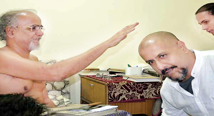 विशाल डडलानी ने जैन मुनि से मांगी माफी विशाल डडलानी ने जैन मुनि से मांगी माफी