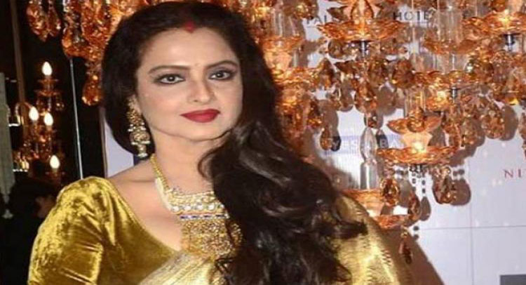 B'day Special: जन्मदिन पर देखें खूबसूरत रेखा की कुछ अनदेखी तस्वीरें B'day Special: जन्मदिन पर देखें खूबसूरत रेखा की कुछ अनदेखी तस्वीरें