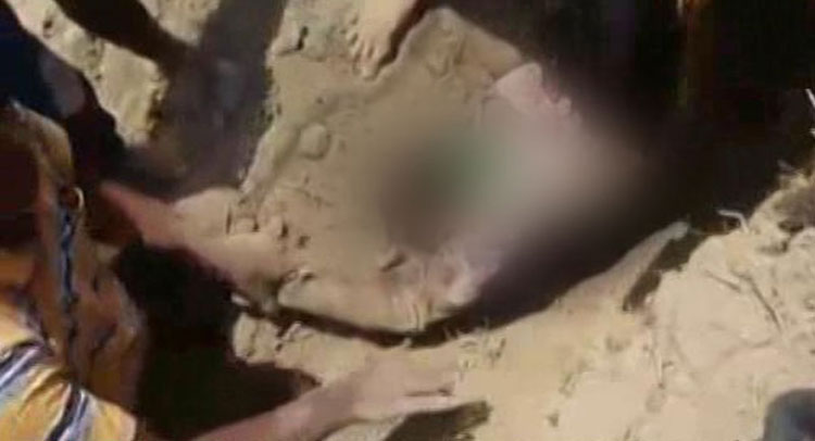बिहार: समस्तीपुर में लड़की को जिंदा दफनाने की कोशिश बिहार: समस्तीपुर में लड़की को जिंदा दफनाने की कोशिश