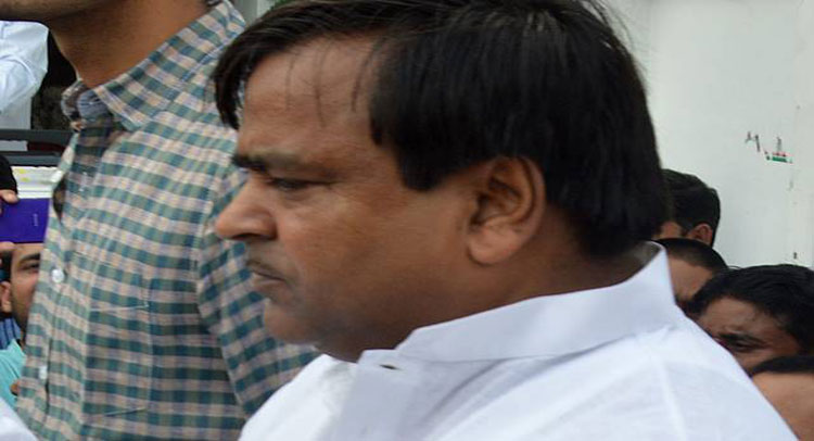 गायत्री प्रजापति की गिरफ्तारी पर ADG ने दिया ये बयान गायत्री प्रजापति की गिरफ्तारी पर ADG ने दिया ये बयान