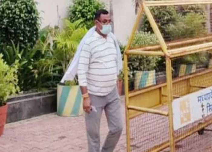 एनकाउंटर में मारा गया विकास दुबे, जानें कैसे मोस्टवॉटेड हुआ ढेर, देखें तस्वीरें... एनकाउंटर में मारा गया विकास दुबे, जानें कैसे मोस्टवॉटेड हुआ ढेर, देखें तस्वीरें...