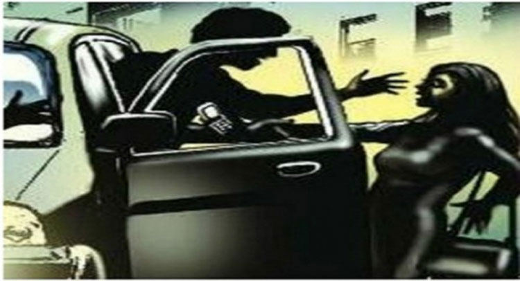 चलती कार में महिला से सामूहिक बलात्कार, सभी आरोपी गिरफ्तार चलती कार में महिला से सामूहिक बलात्कार, सभी आरोपी गिरफ्तार