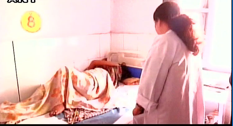 UP: अस्पताल ने HIV पॉजिटिव महिला की डिलीवरी कराने से किया इनकार, बच्चे की मौत UP: अस्पताल ने HIV पॉजिटिव महिला की डिलीवरी कराने से किया इनकार, बच्चे की मौत