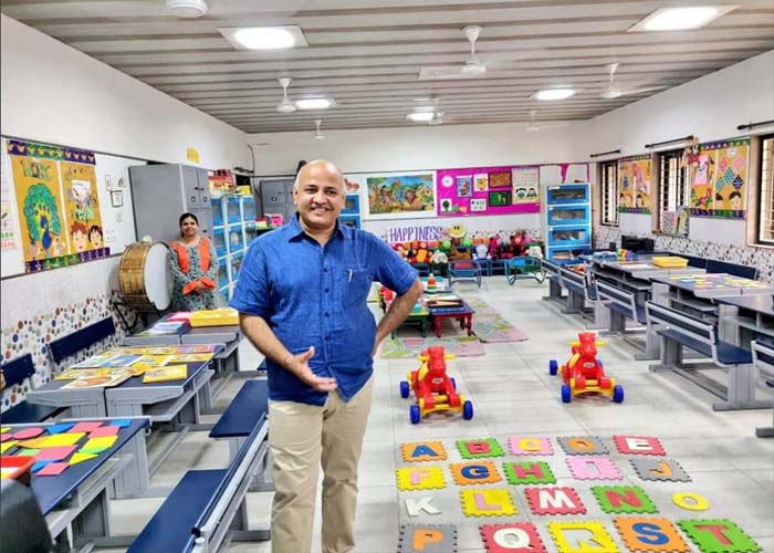 केजरीवाल सरकार ने बदली स्कूलों की सूरत, बच्चे बोल रहे हमारी समाज में बढ़ी इज्जत - students of delhi govt school are happy with commendable changes done by govt