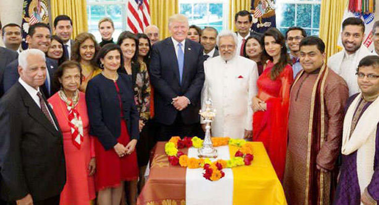 विदेशी नेताओं पर चढ़ा दिवाली का रंग, ऐसे मनाया त्योहार विदेशी नेताओं पर चढ़ा दिवाली का रंग, ऐसे मनाया त्योहार