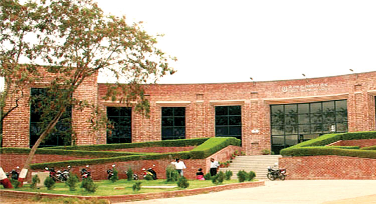 प्रदर्शनों पर लगी पाबंदी से JNU के छात्रों में गुस्सा प्रदर्शनों पर लगी पाबंदी से JNU के छात्रों में गुस्सा
