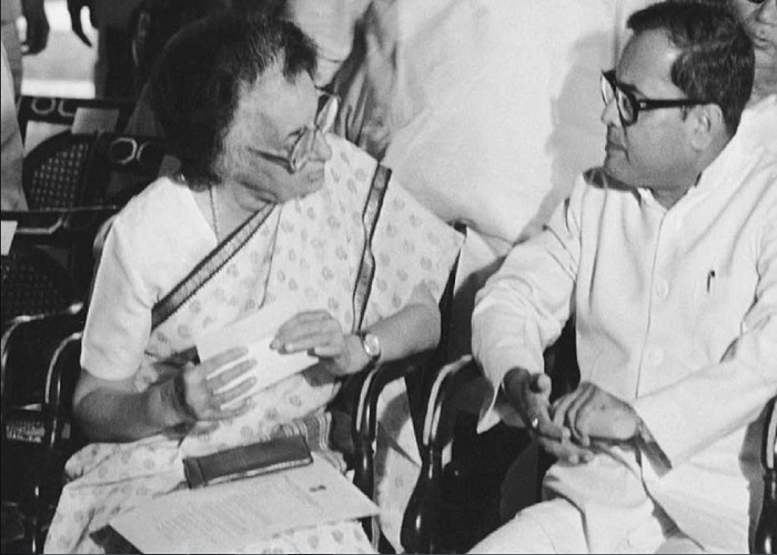 देश के पूर्व राष्ट्रपति प्रणब मुखर्जी की यादें.... देखें इन तस्वीरों में.... देश के पूर्व राष्ट्रपति प्रणब मुखर्जी की यादें.... देखें इन तस्वीरों में....