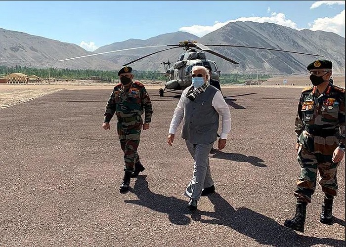 नीमू फॉरवर्ड पोस्ट पहुंचे PM मोदी, जवानों को दिया जीत का मंत्र, देखें तस्वीरें.... नीमू फॉरवर्ड पोस्ट पहुंचे PM मोदी, जवानों को दिया जीत का मंत्र, देखें तस्वीरें....