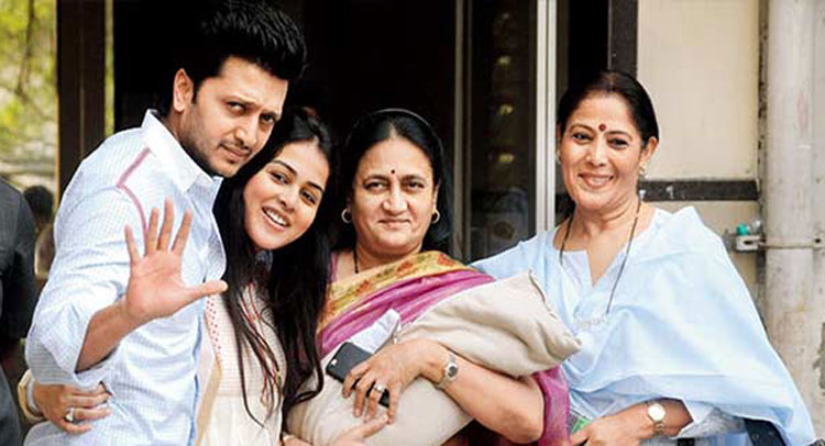 रितेश-जनेलिया के घर आया एक और नन्हा मेहमान रितेश-जनेलिया के घर आया एक और नन्हा मेहमान