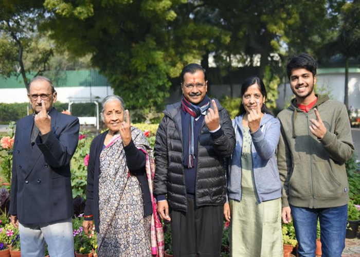 DelhiElections2020: अरविंद केजरीवाल से लेकर अलका लांबा तक इन दिग्गज नेताओं ने किया मतदान DelhiElections2020: अरविंद केजरीवाल से लेकर अलका लांबा तक इन दिग्गज नेताओं ने किया मतदान