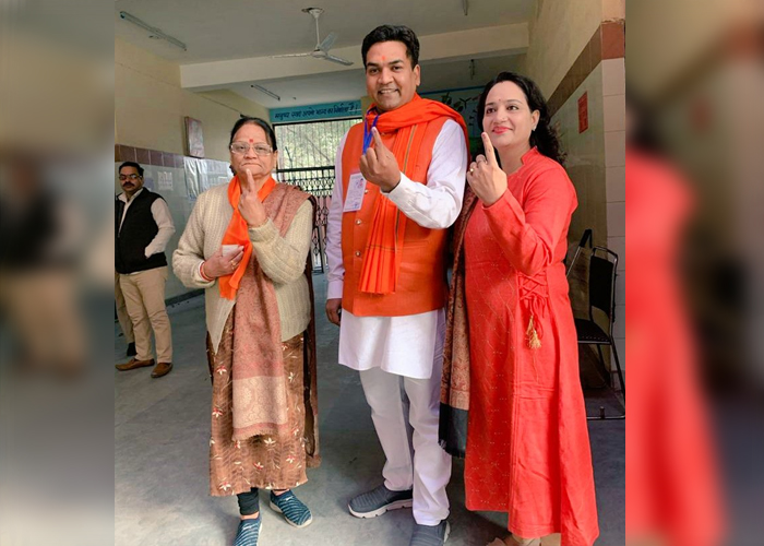 DelhiElections2020: अरविंद केजरीवाल से लेकर अलका लांबा तक इन दिग्गज नेताओं ने किया मतदान DelhiElections2020: अरविंद केजरीवाल से लेकर अलका लांबा तक इन दिग्गज नेताओं ने किया मतदान