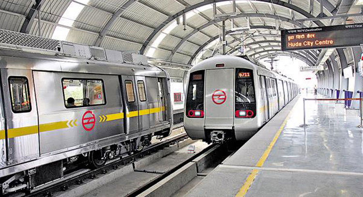 दिल्ली मैट्रो में कुल्हाड़ी लेकर किया प्रवेश,हमला करने की कोशिश की दिल्ली मैट्रो में कुल्हाड़ी लेकर किया प्रवेश,हमला करने की कोशिश की