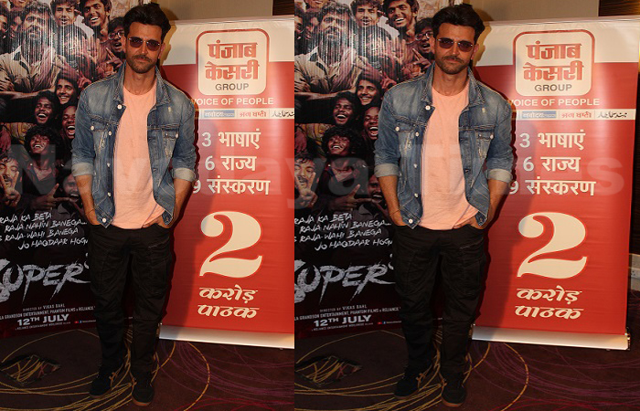 आनंद कुमार के रूप में रितिक रोशन 'जीनियस क्रिएट' कर रहे हैं। आनंद कुमार के रूप में रितिक रोशन 'जीनियस क्रिएट' कर रहे हैं।