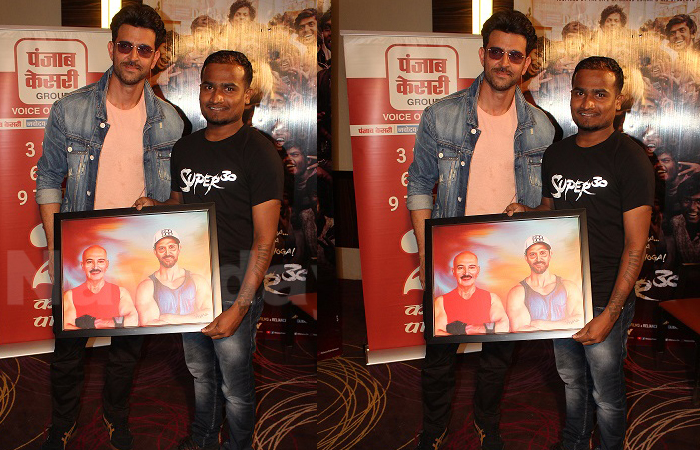 आनंद कुमार के रूप में रितिक रोशन 'जीनियस क्रिएट' कर रहे हैं। आनंद कुमार के रूप में रितिक रोशन 'जीनियस क्रिएट' कर रहे हैं।