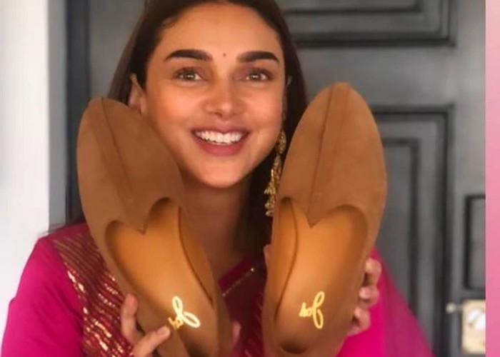 दीया मिर्जा ने बिजनेसमैन वैभव रेखी के साथ लिए सात फेरे, देखें तस्वीरें दीया मिर्जा ने बिजनेसमैन वैभव रेखी के साथ लिए सात फेरे, देखें तस्वीरें