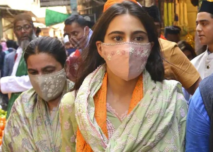मां अमृता सिंह के साथ अजमेर शरीफ पहुंची सारा अली खान, देखें तस्वीरें मां अमृता सिंह के साथ अजमेर शरीफ पहुंची सारा अली खान, देखें तस्वीरें