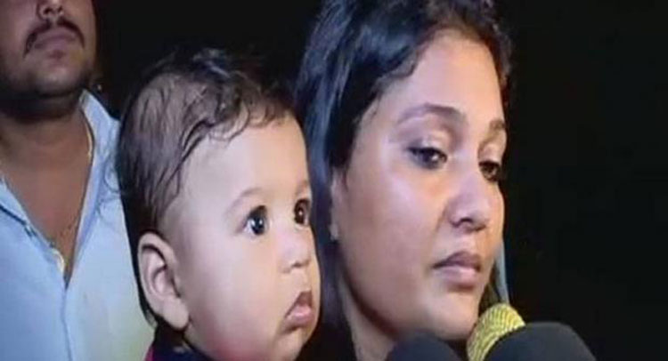 मुंबई : महिला के साथ हुई शर्मनाक हरकत पर CM ने किया पुलिस कर्मचारी को निलंबित मुंबई : महिला के साथ हुई शर्मनाक हरकत पर CM ने किया पुलिस कर्मचारी को निलंबित