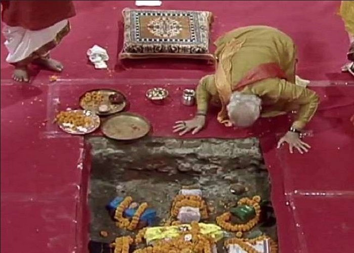 देश के लिए ऐतिहासिक दिन, अयोध्या में भूमिपूजन की देखें तस्वीरें... देश के लिए ऐतिहासिक दिन, अयोध्या में भूमिपूजन की देखें तस्वीरें...