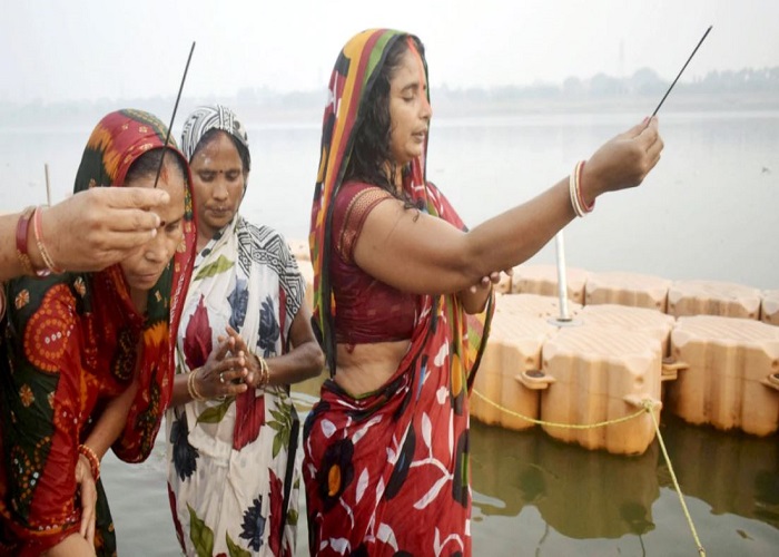 कोरोना काल में ऐसे मनाया जा रहा है छठ पर्व, देखें तैयारियों की तस्वीरें.... कोरोना काल में ऐसे मनाया जा रहा है छठ पर्व, देखें तैयारियों की तस्वीरें....