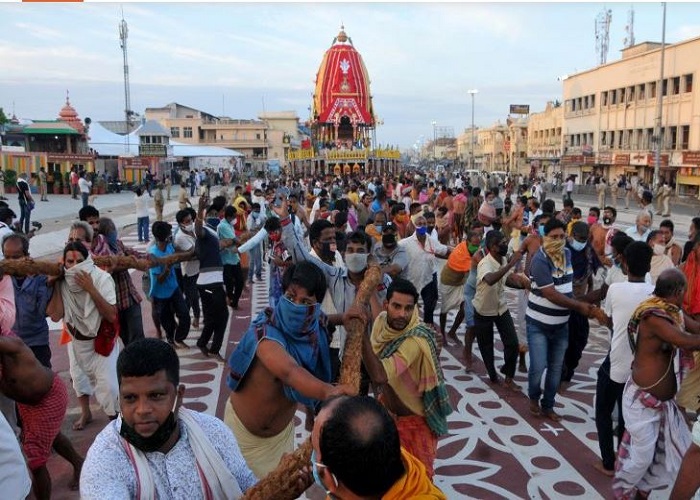 लॉकडाउन के बीच ऐसे निकली भगवान जगन्नाथ की रथ यात्रा, यहां देखें फोटो लॉकडाउन के बीच ऐसे निकली भगवान जगन्नाथ की रथ यात्रा, यहां देखें फोटो