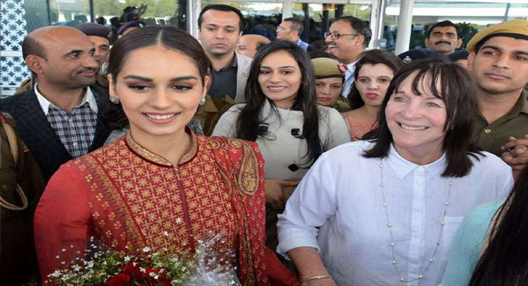दुनिया फतह करके दिल्ली पहुंची मानुषी का मंत्री ने किया स्वागत, रखी फिल्म ''पद्मावती'' पर राय दुनिया फतह करके दिल्ली पहुंची मानुषी का मंत्री ने किया स्वागत, रखी फिल्म ''पद्मावती'' पर राय