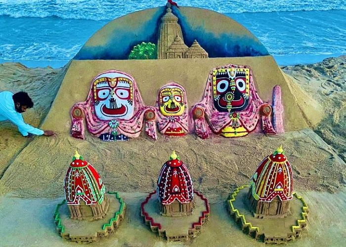 लॉकडाउन के बीच ऐसे निकली भगवान जगन्नाथ की रथ यात्रा, यहां देखें फोटो लॉकडाउन के बीच ऐसे निकली भगवान जगन्नाथ की रथ यात्रा, यहां देखें फोटो