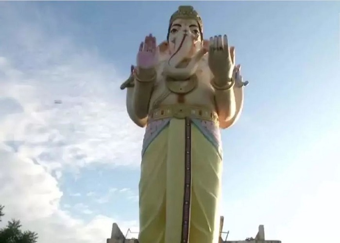 तस्वीरों में कीजिए, सिद्धिविनायक मंदिर से लेकर लालबाग के राजा के पंडाल में बप्पा के दर्शन... तस्वीरों में कीजिए, सिद्धिविनायक मंदिर से लेकर लालबाग के राजा के पंडाल में बप्पा के दर्शन...