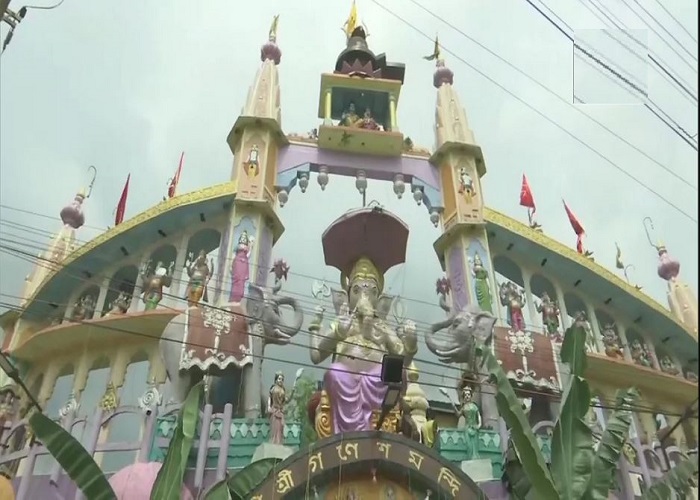तस्वीरों में कीजिए, सिद्धिविनायक मंदिर से लेकर लालबाग के राजा के पंडाल में बप्पा के दर्शन... तस्वीरों में कीजिए, सिद्धिविनायक मंदिर से लेकर लालबाग के राजा के पंडाल में बप्पा के दर्शन...