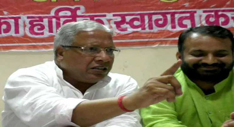 DSP श्रेष्ठा से झड़प पर BJP सांसद के विवादित बोल, मर्यादा में रहे पुलिस DSP श्रेष्ठा से झड़प पर BJP सांसद के विवादित बोल, मर्यादा में रहे पुलिस