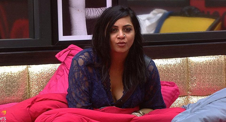 #BB11 के घर में अर्शी ने किया हितेन से फ्लर्ट, ये रही घरवालों की प्रतिक्रिया #BB11 के घर में अर्शी ने किया हितेन से फ्लर्ट, ये रही घरवालों की प्रतिक्रिया