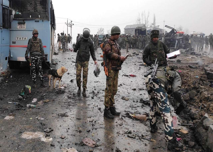 Pulwama Attack: CRPF के शहीदों को देश ने किया सलाम, लिखा हम नहीं भूलेंगे-हम नहीं माफ करेंगे, देखें तस्वीरें Pulwama Attack: CRPF के शहीदों को देश ने किया सलाम, लिखा हम नहीं भूलेंगे-हम नहीं माफ करेंगे, देखें तस्वीरें