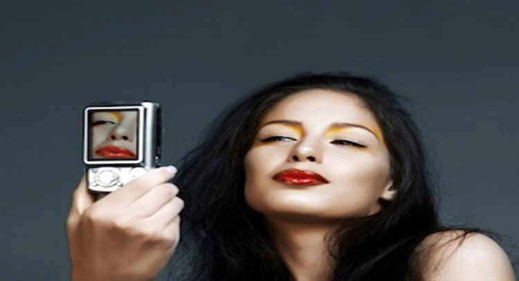 10 मेकअप टिप्स जिससे आपको मिल सकती है परफेक्ट Selfie 10 मेकअप टिप्स जिससे आपको मिल सकती है परफेक्ट Selfie
