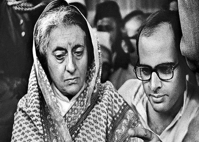 देश के इतिहास का काला अध्याय 'इमरजेंसी', आज 45 साल बाद देखें कुछ अनदेखी तस्वीरें... देश के इतिहास का काला अध्याय 'इमरजेंसी', आज 45 साल बाद देखें कुछ अनदेखी तस्वीरें...