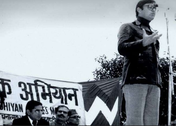 देश के इतिहास का काला अध्याय 'इमरजेंसी', आज 45 साल बाद देखें कुछ अनदेखी तस्वीरें... देश के इतिहास का काला अध्याय 'इमरजेंसी', आज 45 साल बाद देखें कुछ अनदेखी तस्वीरें...