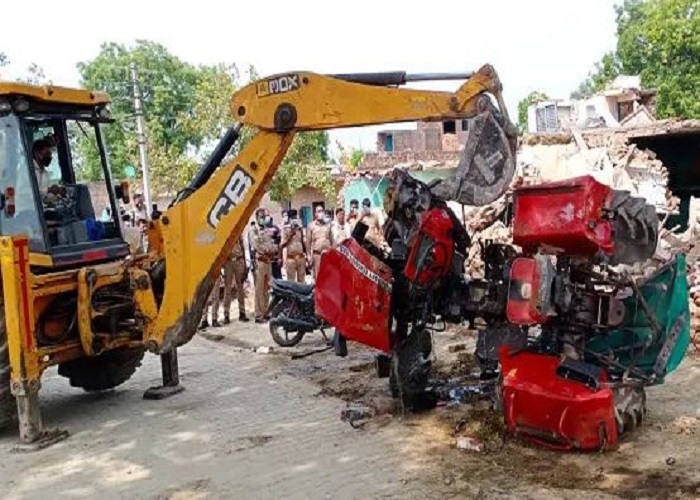 मोस्ट वांटेड विकास दुबे का घर पुलिस ने ऐसे किया तहस-नहस, देखें Photos मोस्ट वांटेड विकास दुबे का घर पुलिस ने ऐसे किया तहस-नहस, देखें Photos