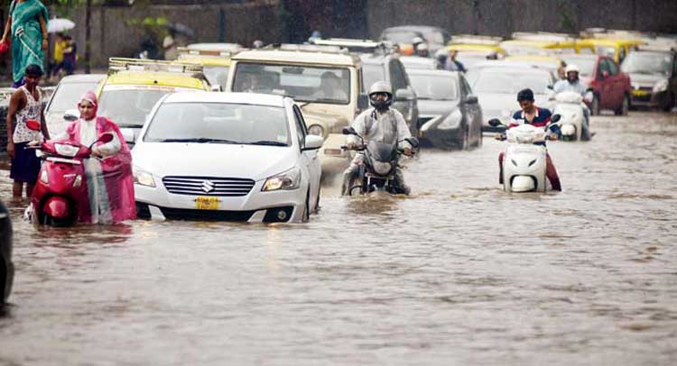 #MumbaiRains पर बॉलीवुड सितारों ने जताई चिंता, Tweet करके कहा... #MumbaiRains पर बॉलीवुड सितारों ने जताई चिंता, Tweet करके कहा...