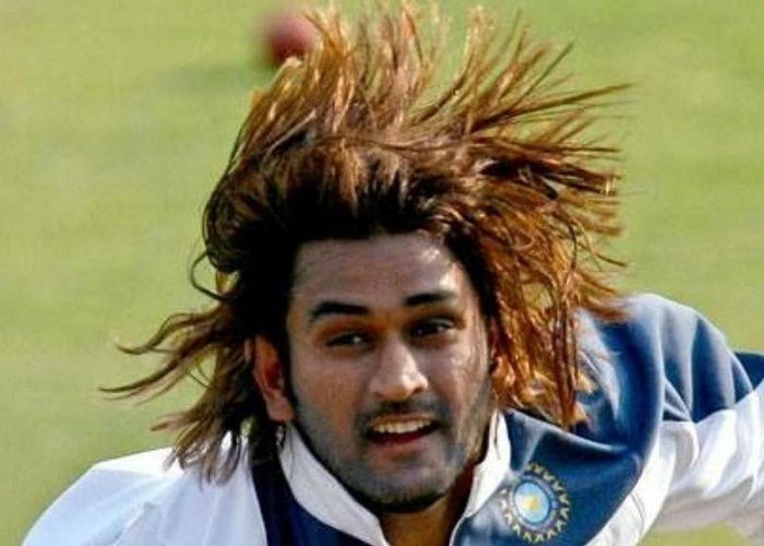 धोनी के 39वें जन्मदिन पर देखिए उनकी धूम मचाने वाली हेयर स्टाइल की कुछ तस्वीरें... धोनी के 39वें जन्मदिन पर देखिए उनकी धूम मचाने वाली हेयर स्टाइल की कुछ तस्वीरें...