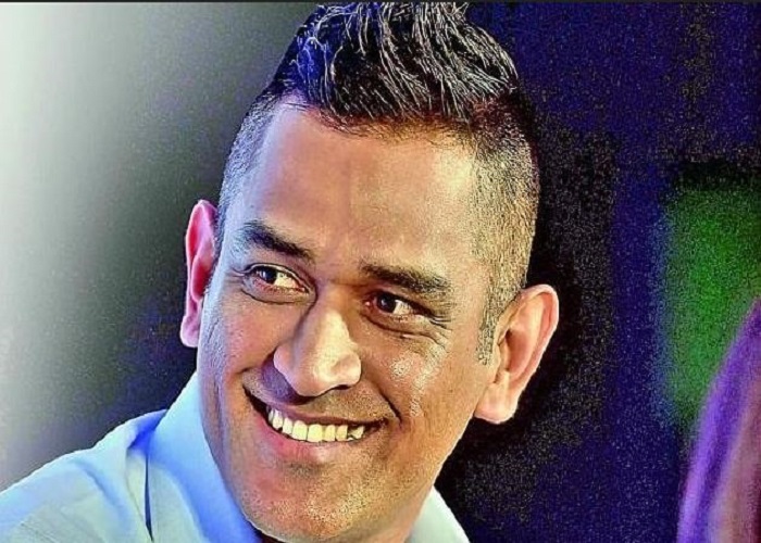 धोनी के 39वें जन्मदिन पर देखिए उनकी धूम मचाने वाली हेयर स्टाइल की कुछ तस्वीरें... धोनी के 39वें जन्मदिन पर देखिए उनकी धूम मचाने वाली हेयर स्टाइल की कुछ तस्वीरें...