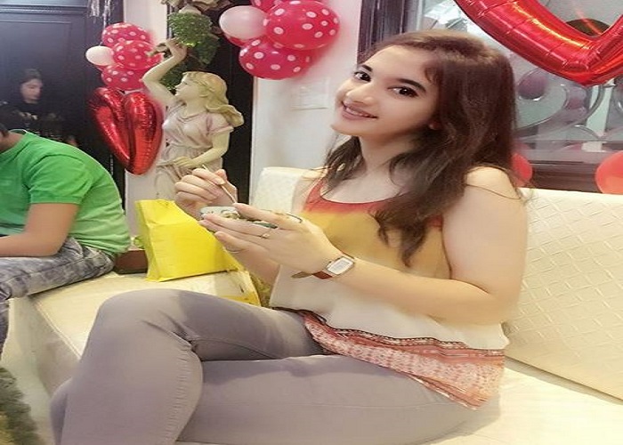 Tiktok की फेमस स्टार सिया कक्कड़ ने देखा था ये सपना, अब रह गया अधूरा, देखिए, सिया की थ्रोबेक तस्वीरें... Tiktok की फेमस स्टार सिया कक्कड़ ने देखा था ये सपना, अब रह गया अधूरा, देखिए, सिया की थ्रोबेक तस्वीरें...