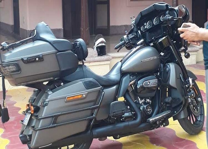 हार्ले डेविडसन Bike देख खुद को रोक नहीं पाए CJI बोबडे, देखें कितनी आकर्षक दिखती है ये Bike... हार्ले डेविडसन Bike देख खुद को रोक नहीं पाए CJI बोबडे, देखें कितनी आकर्षक दिखती है ये Bike...
