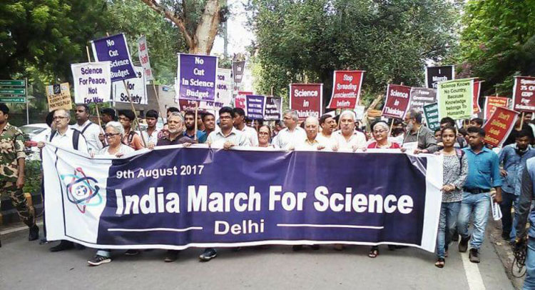 मार्च फॉर साइंस:सरकार से मांग पूरी करवाने के लिए देश के वैज्ञानिकों का सड़क पर प्रदर्शन मार्च फॉर साइंस:सरकार से मांग पूरी करवाने के लिए देश के वैज्ञानिकों का सड़क पर प्रदर्शन
