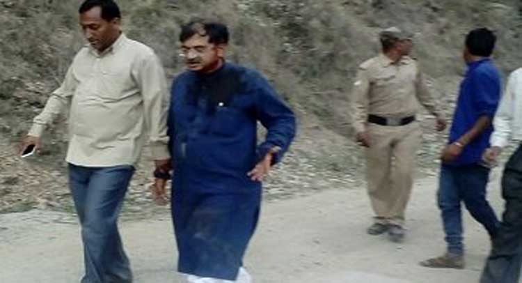 BJP सांसद तरुण विजय पर हमला, उत्तराखंड CM ने दिए जांच के आदेश BJP सांसद तरुण विजय पर हमला, उत्तराखंड CM ने दिए जांच के आदेश