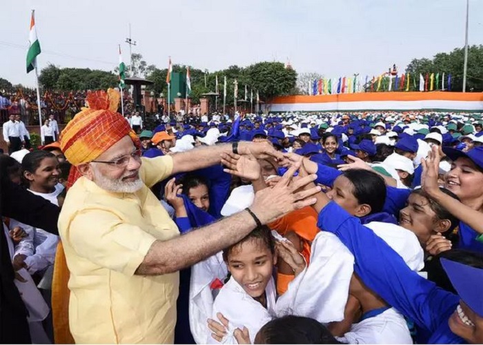 बीते 6 सालों में PM MODI ने पहने 15 अगस्त पर इन रंगों के साफे, देखें तस्वीरें... बीते 6 सालों में PM MODI ने पहने 15 अगस्त पर इन रंगों के साफे, देखें तस्वीरें...