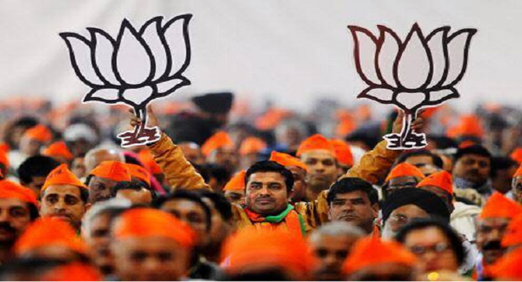 गुजरात चुनाव: हिंदी भाषियों को मनाने में लगी BJP, कहीं बिगड़ न जाए खेल गुजरात चुनाव: हिंदी भाषियों को मनाने में लगी BJP, कहीं बिगड़ न जाए खेल
