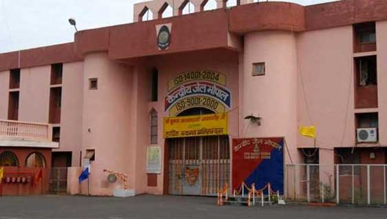भोपाल एनकाउंटर में सामने आया नया ऑडियो, कहा- ‘काम तमाम कर दो’ भोपाल एनकाउंटर में सामने आया नया ऑडियो, कहा- ‘काम तमाम कर दो’