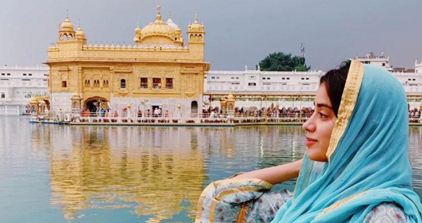 स्वर्ण मंदिर में #SGPC ने टिक टॉक वीडियो बनाने पर लगाई रोक स्वर्ण मंदिर में #SGPC ने टिक टॉक वीडियो बनाने पर लगाई रोक