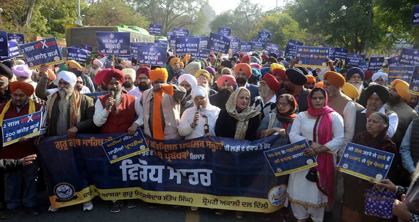 GHPS स्कूलों पर संकट, बचाने के लिए सड़क पर उतरी सिख संगतें GHPS स्कूलों पर संकट, बचाने के लिए सड़क पर उतरी सिख संगतें