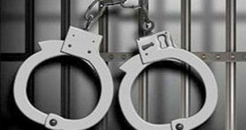 स्वतंत्रता दिवस पर धार्मिक किताबें जलाने वाले गिरफ्तार स्वतंत्रता दिवस पर धार्मिक किताबें जलाने वाले गिरफ्तार