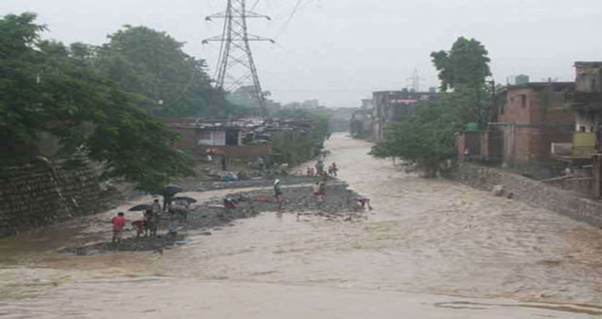 उत्तराखंड में तीन जगह बादल फटा, मां-बेटे जिंदा दफन, तीन नदी में बहे उत्तराखंड में तीन जगह बादल फटा, मां-बेटे जिंदा दफन, तीन नदी में बहे