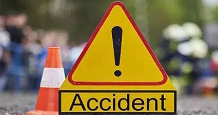 UP: महराजगंज में हुआ भीषण सड़क हादसा, हुई 5 लोगों की मौत UP: महराजगंज में हुआ भीषण सड़क हादसा, हुई 5 लोगों की मौत